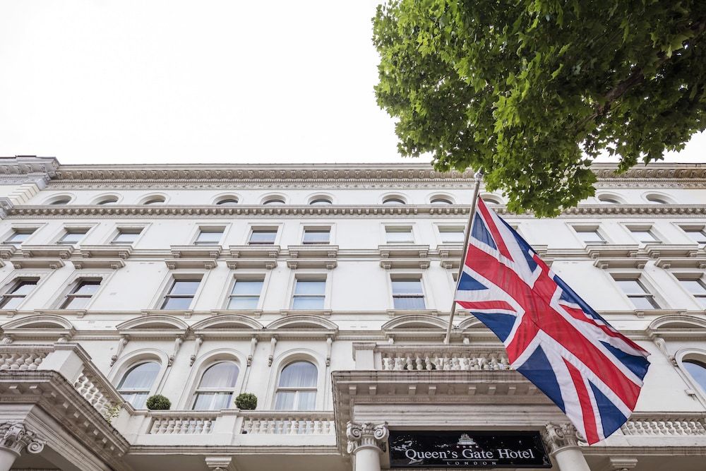 undefined The Queen's Gate Hotel 8