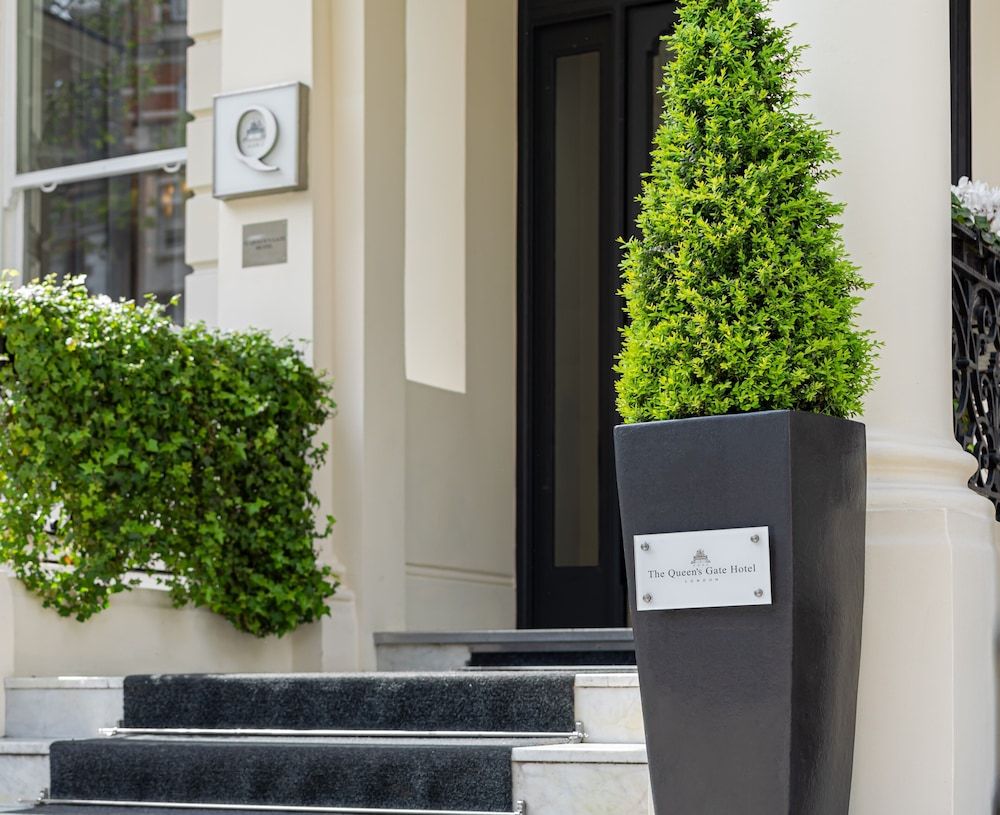 undefined The Queen's Gate Hotel 10