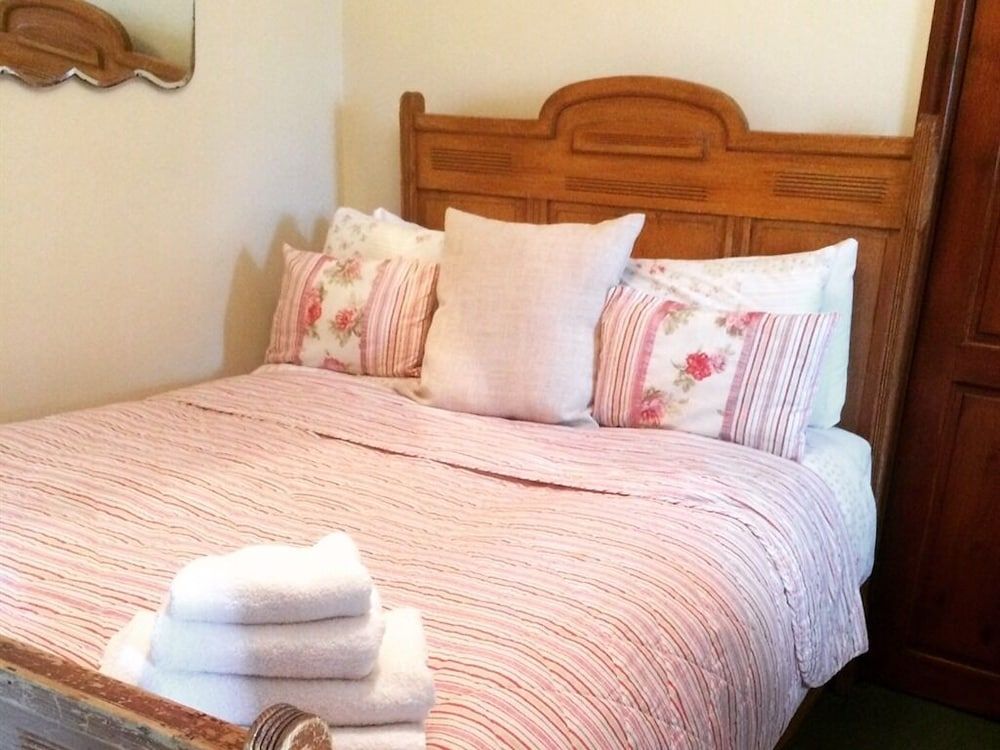 Basic Double Room, Ensuite (Small Double-Room 4)
