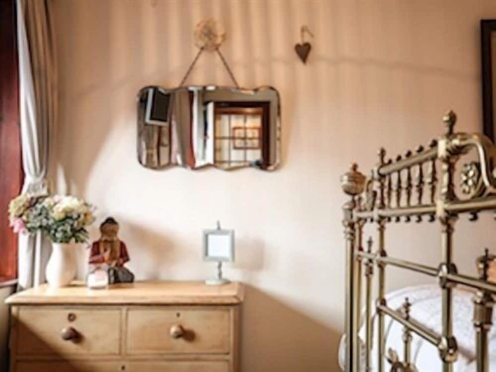 Superior Double Room, Ensuite (Brass Bed-Room 3)