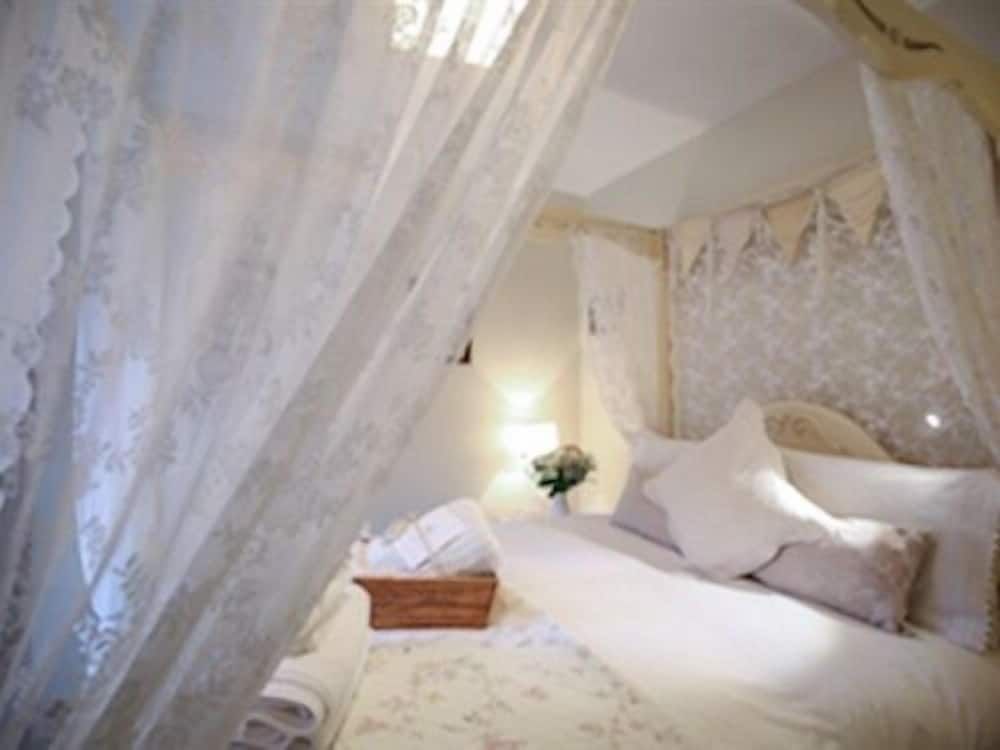 Double Room, Ensuite, Garden View (Room 2)