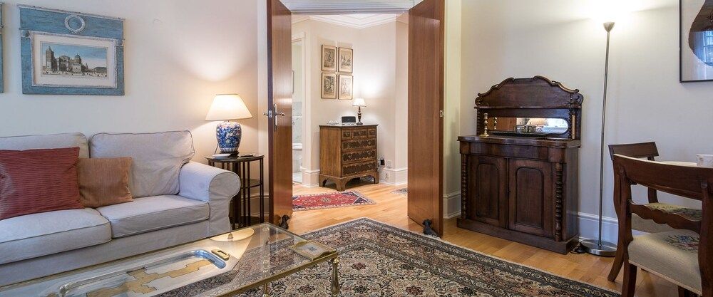 A Place Like Home - Elegant Apartment near Green Park Apartment, 2 Bedrooms, 2 Bathrooms 16