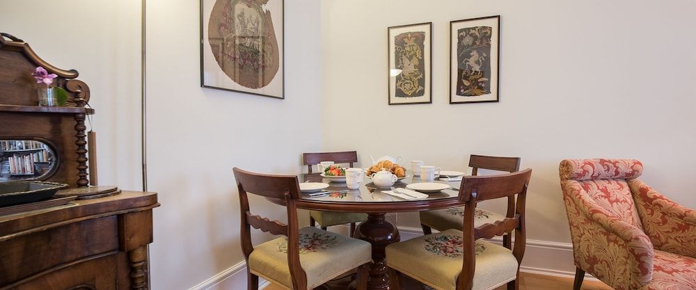 A Place Like Home - Elegant Apartment near Green Park Apartment, 2 Bedrooms, 2 Bathrooms 11