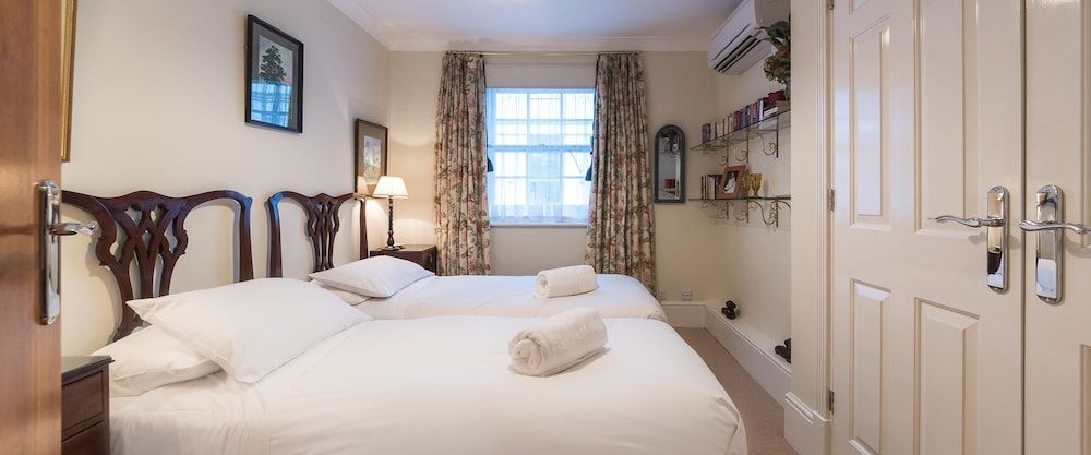 undefined A Place Like Home - Elegant Apartment near Green Park 6