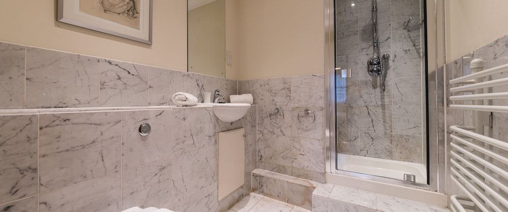 A Place Like Home - Elegant Apartment near Green Park Apartment, 2 Bedrooms, 2 Bathrooms 24