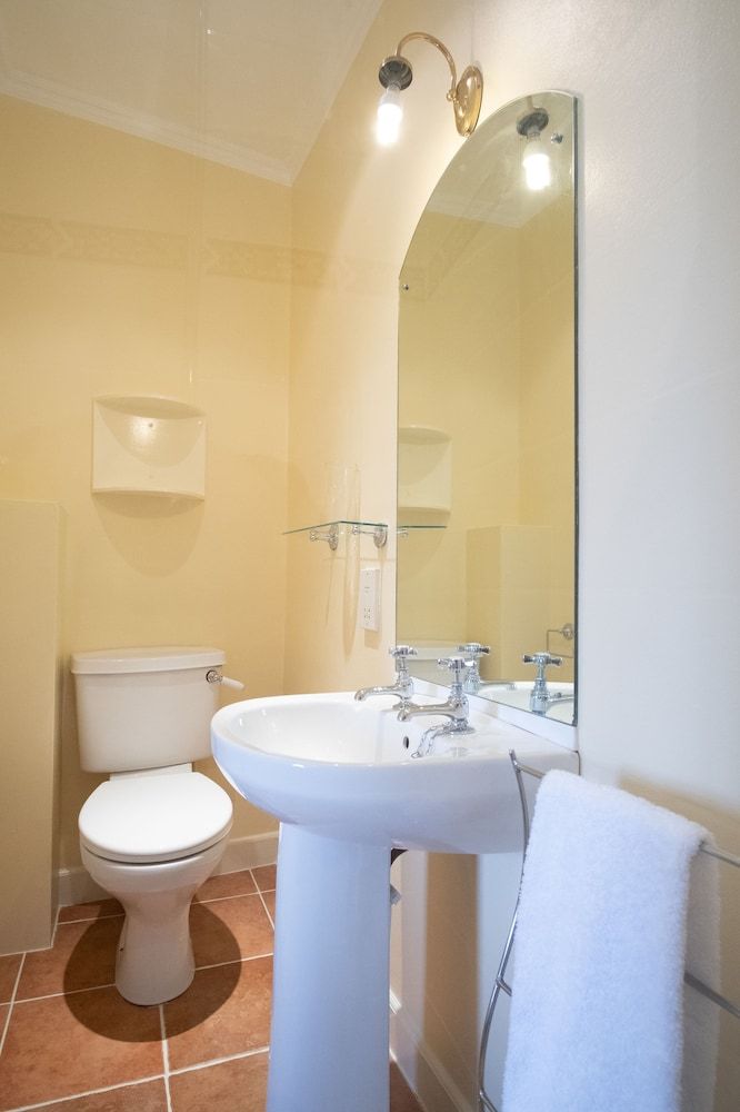 The Garret Twin Room 3