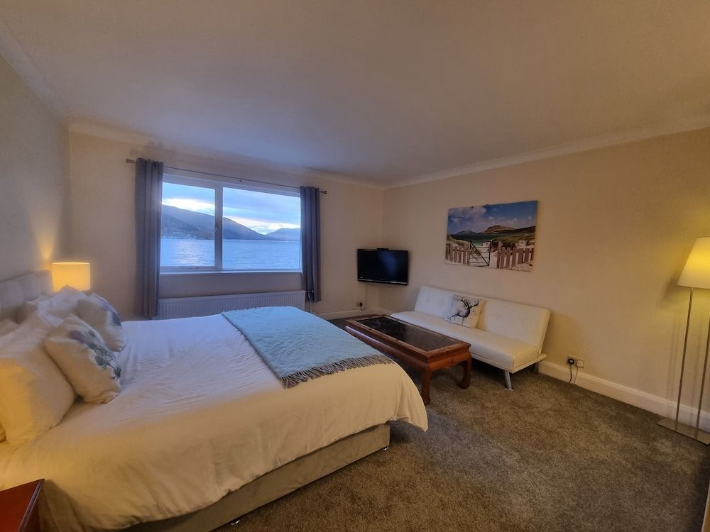 The Four Seasons Hotel Deluxe Studio 2