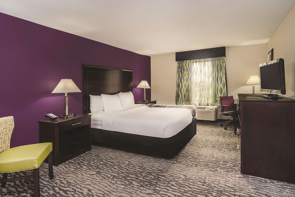 Room, 1 King Bed, Accessible, Non Smoking (Mobility)