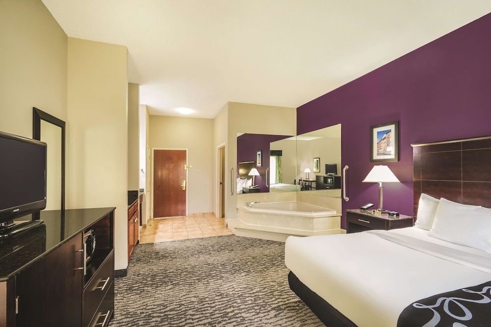 Studio Suite, 1 King Bed, Non Smoking
