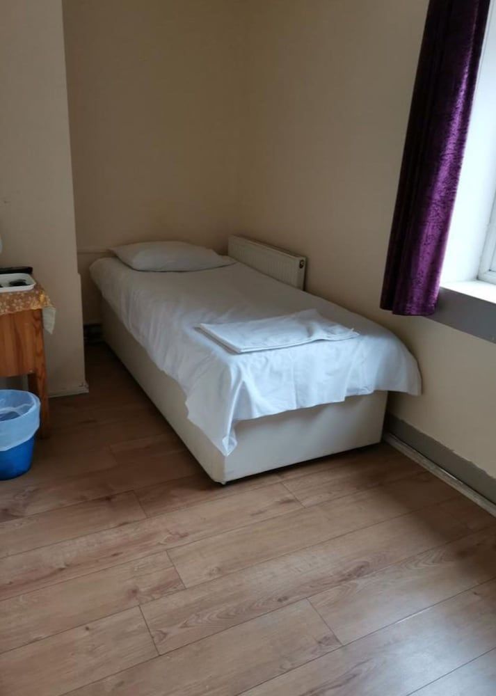 Swan Inn, Heathrow Airport