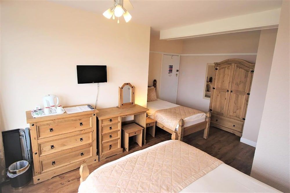 The Grand Hotel Triple Room, Sea View 3