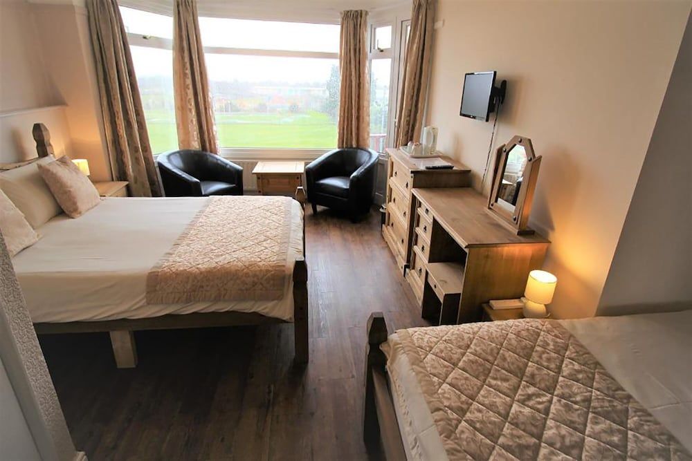 The Grand Hotel Triple Room, Sea View 5