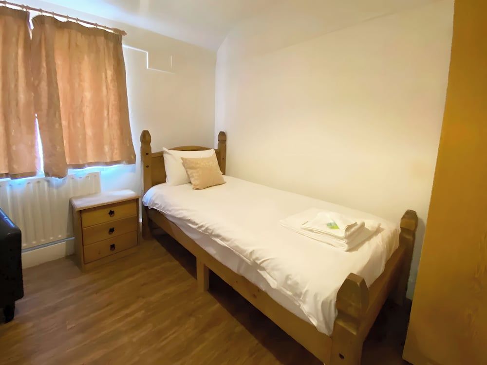 The Grand Hotel Single Room 3