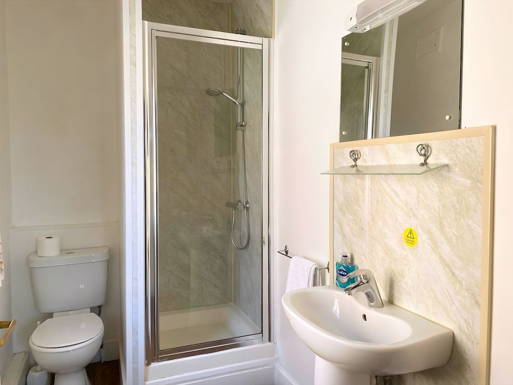 The Grand Hotel Single Room 6