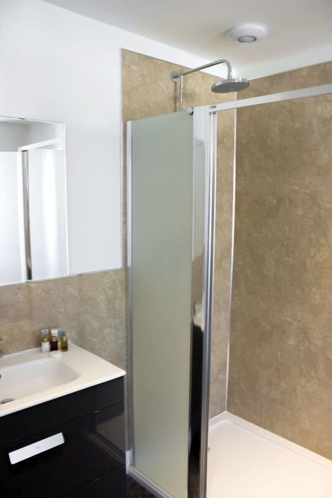 The Birchtree Hotel Twin Room 2