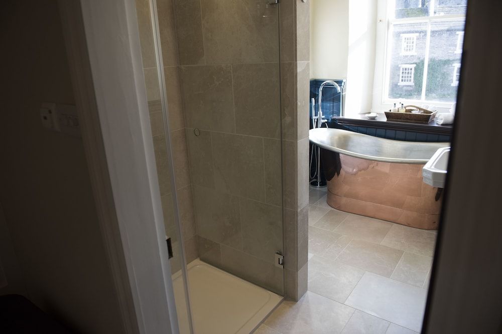 The Priory Double Room, Bathtub 3