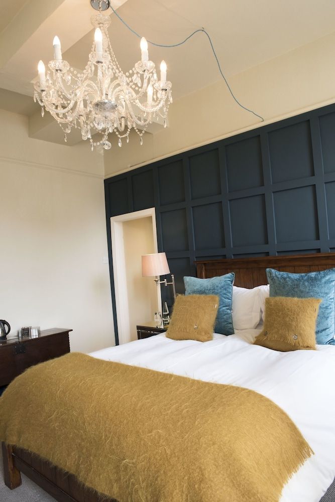 The Priory Double Room, Bathtub
