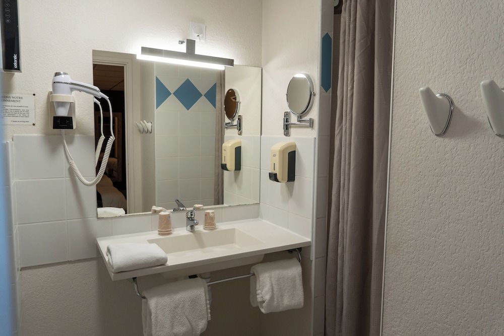 Cit'Hotel Restaurant Bowling de Millau Double Room 7