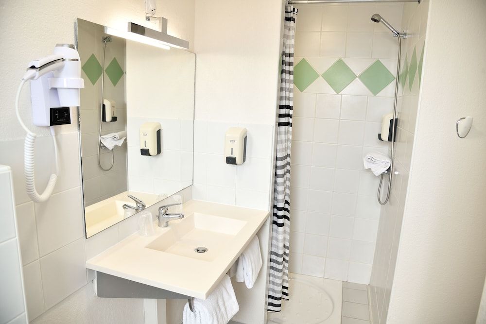 Cit'Hotel Restaurant Bowling de Millau Double Room 5