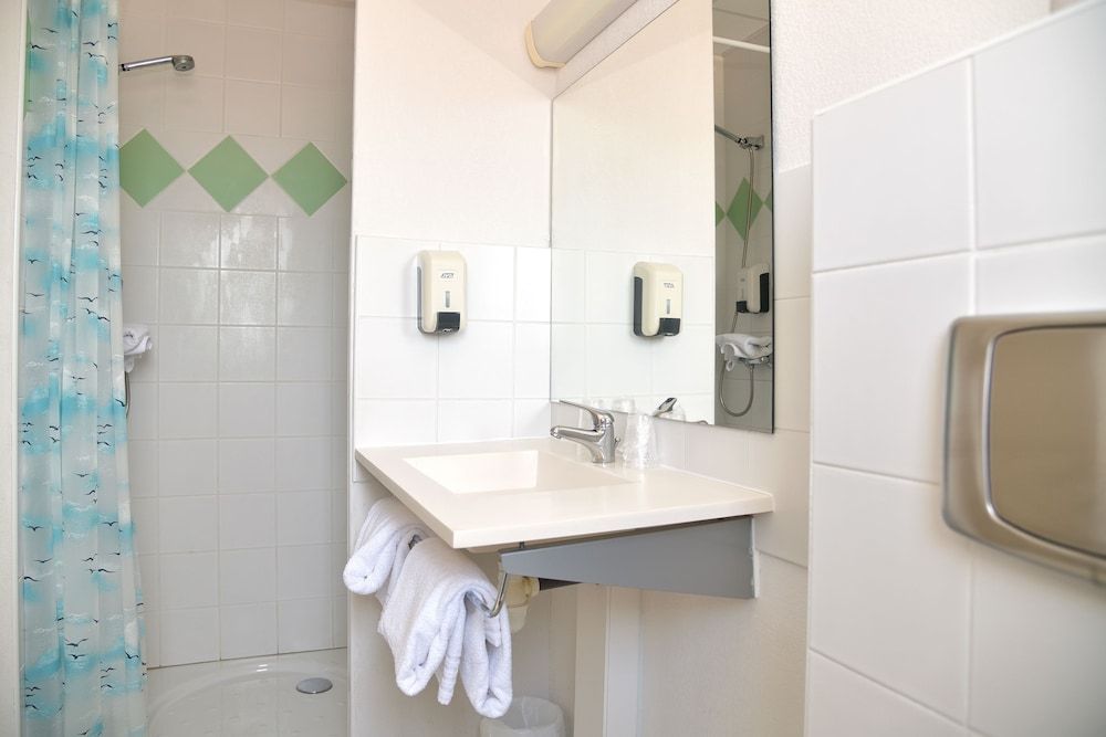 Cit'Hotel Restaurant Bowling de Millau Double Room 4