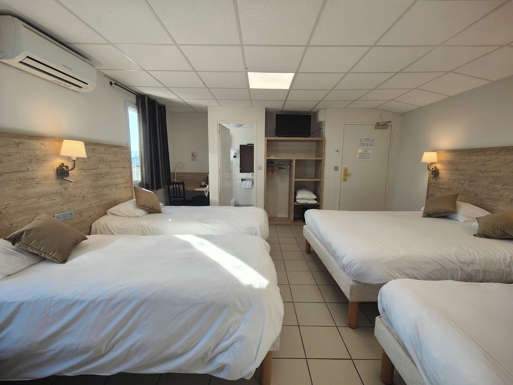 Cit'Hotel Restaurant Bowling de Millau Family Room 5 people 6