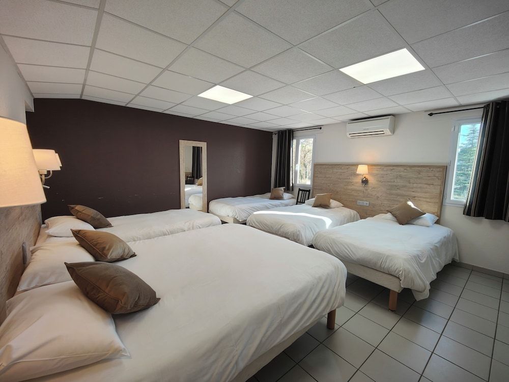 Cit'Hotel Restaurant Bowling de Millau Family Room 5 people 4