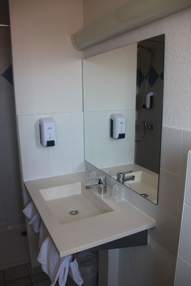 Cit'Hotel Restaurant Bowling de Millau Double Room 3