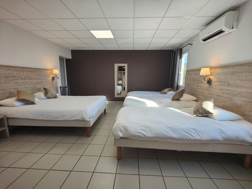 Cit'Hotel Restaurant Bowling de Millau Family Room 5 people 2