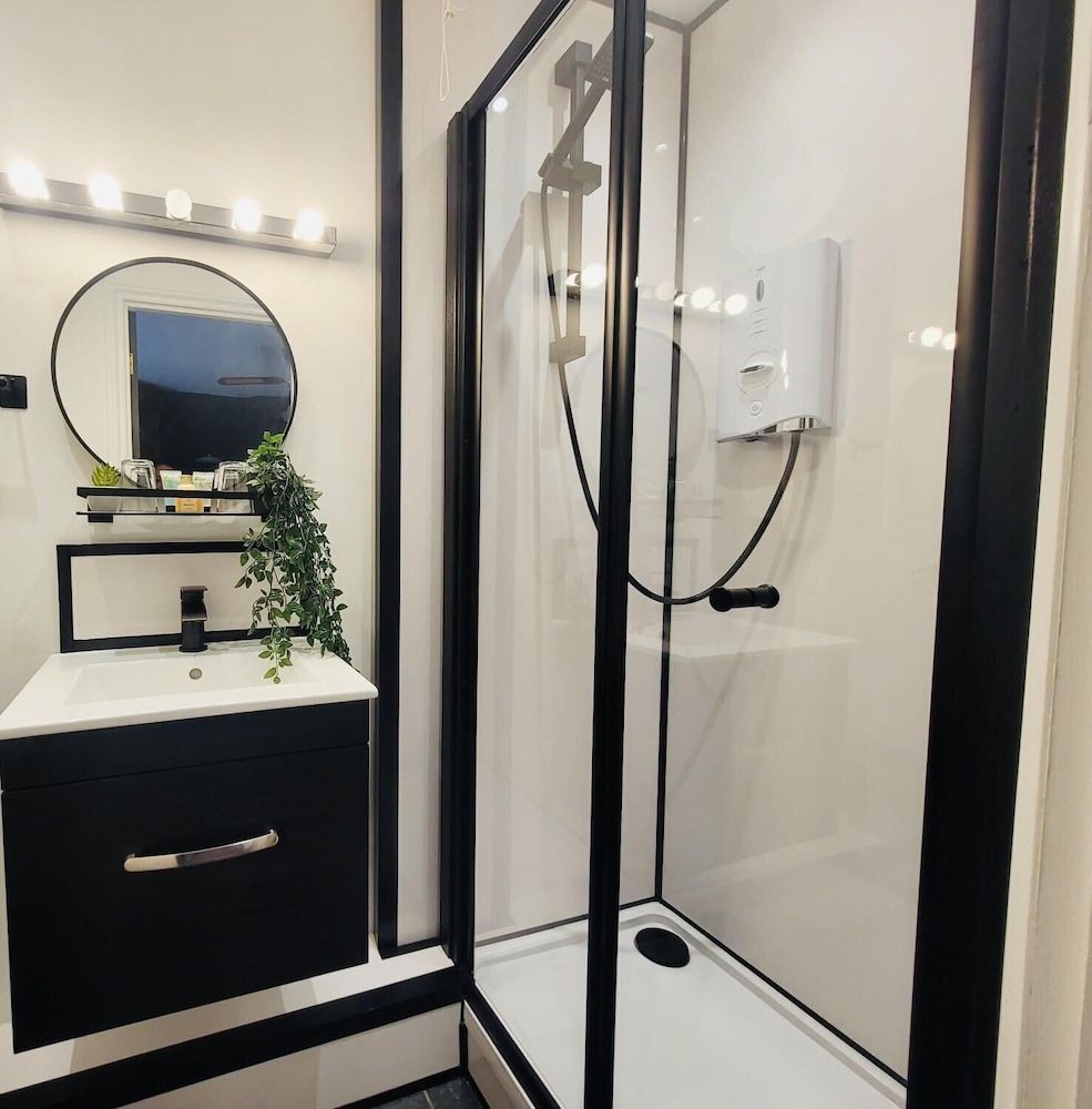 The Swan Inn Superior Double Room, Ensuite (4 Poster Bed) 3