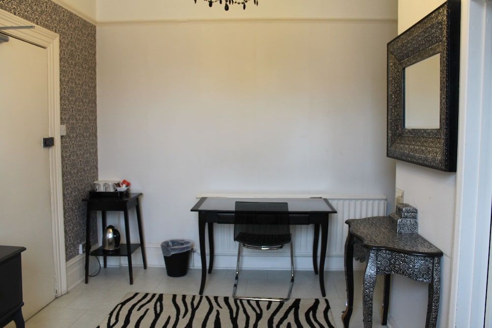 undefined Wimbledon Hotel 10