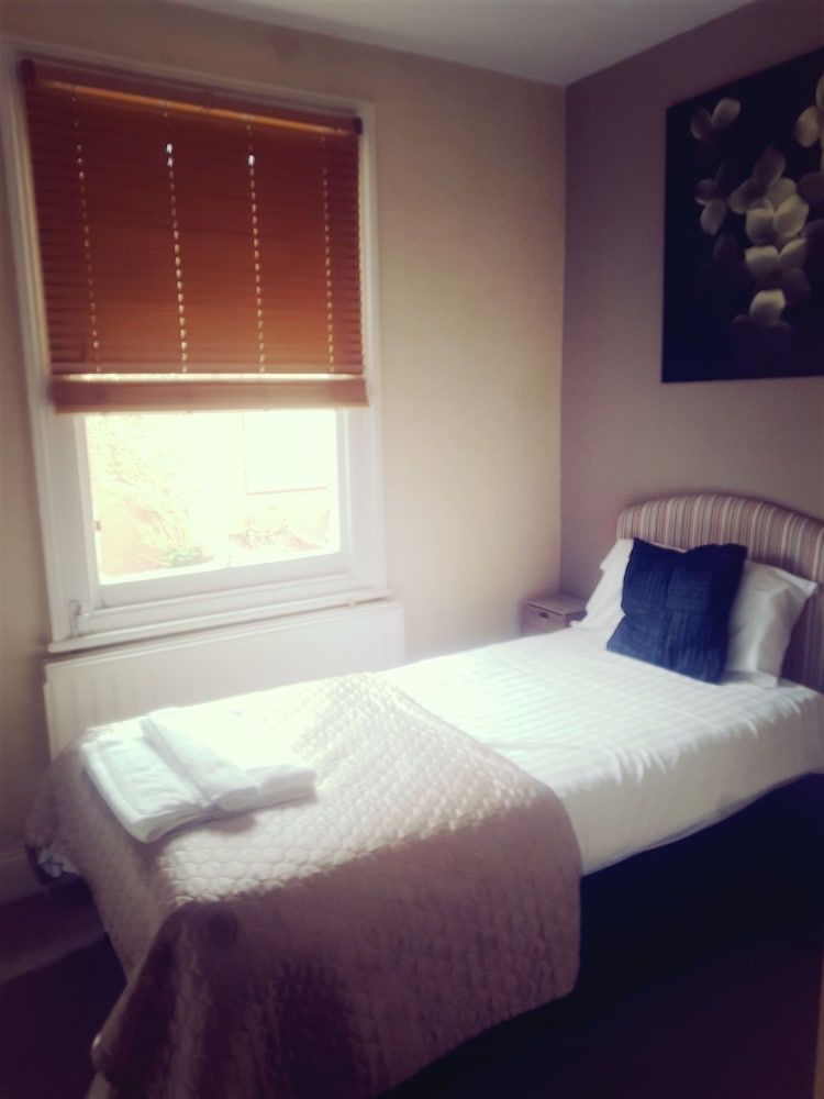 undefined Wimbledon Hotel 4