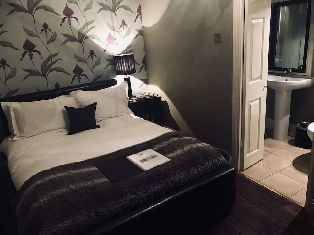 Double Room (Small)