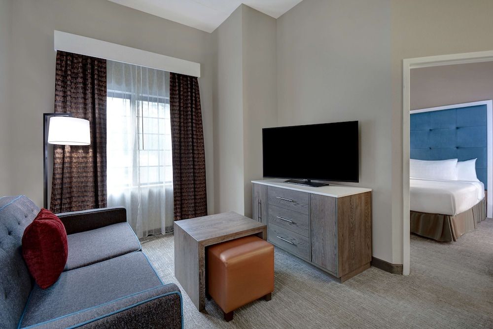 Suite, 1 King Bed, Accessible, Bathtub