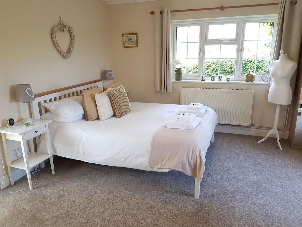 Deluxe Studio Suite, 1 King Bed, Jetted Tub, Garden Area