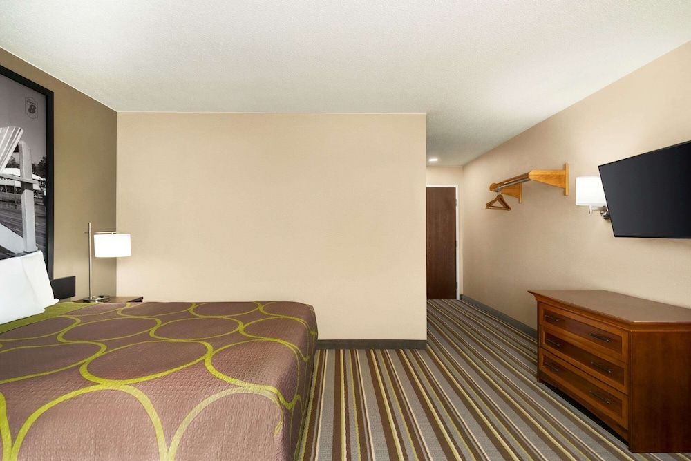 Standard Room, 1 Queen Bed