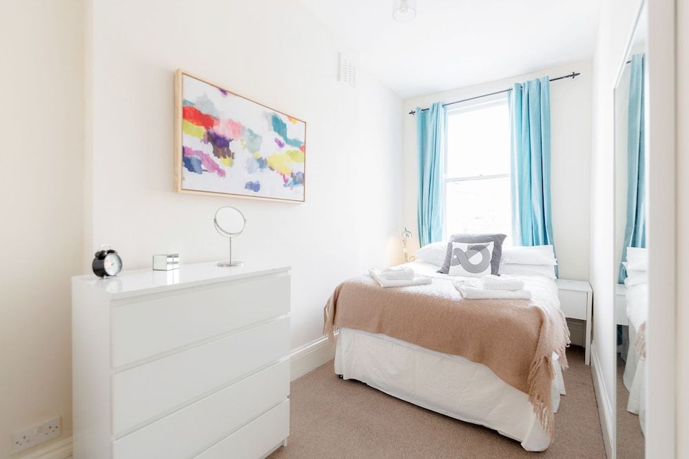 undefined Earls Court Apartments by BaseToGo 9