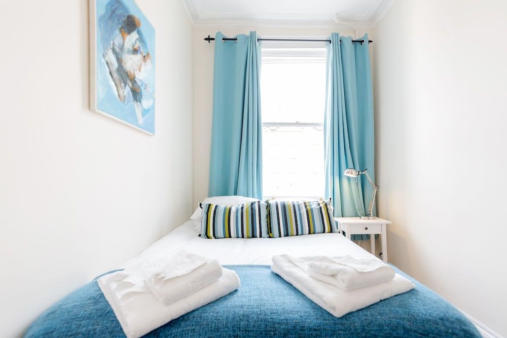 undefined Earls Court Apartments by BaseToGo 8