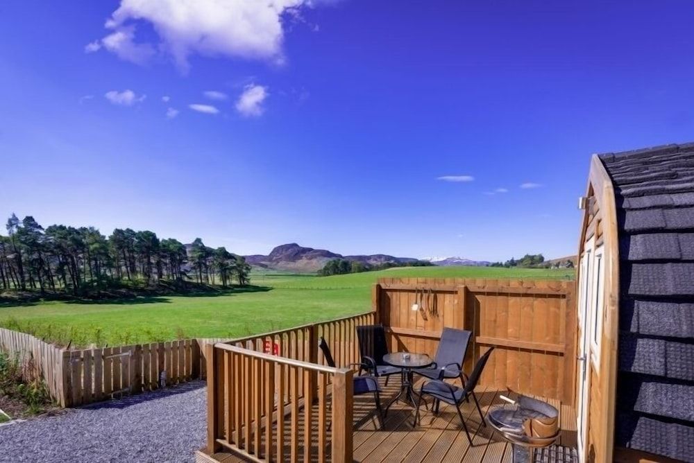 Tigh an Each B&B & Laggan Glamping Deluxe Chalet, 1 Bedroom, Kitchen, Mountain View 7