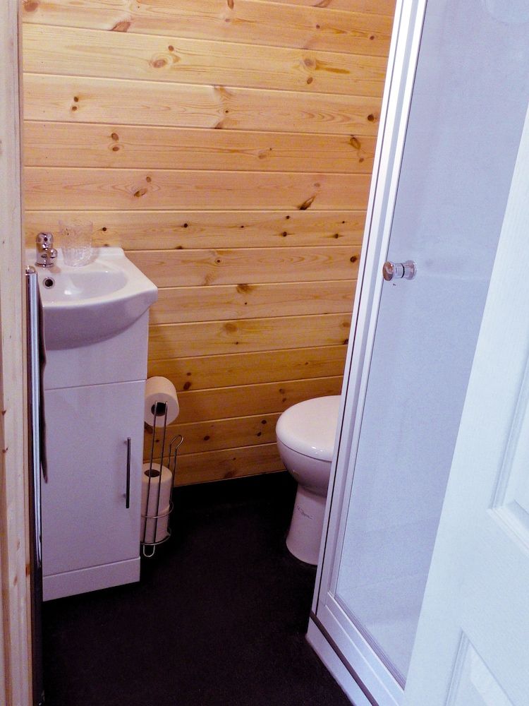 Tigh an Each B&B & Laggan Glamping Deluxe Chalet, 1 Bedroom, Kitchen, Mountain View 12