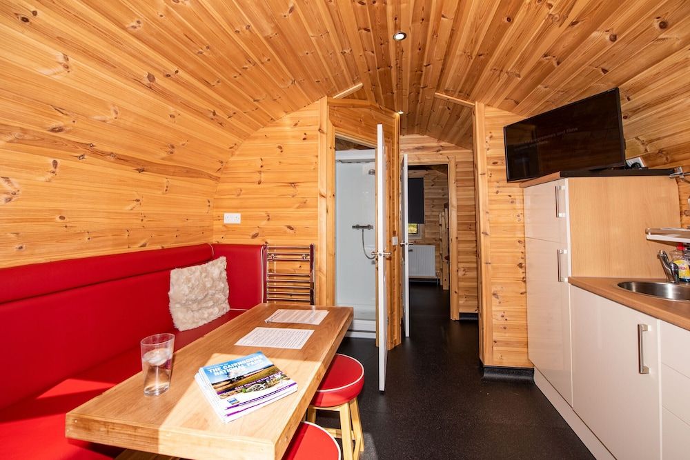 Tigh an Each B&B & Laggan Glamping Deluxe Chalet, 1 Bedroom, Kitchen, Mountain View 2