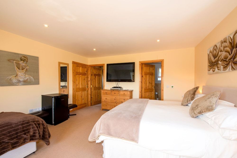 Tigh an Each B&B & Laggan Glamping Family Suite, 1 Bedroom, Private Bathroom, Mountain View 3