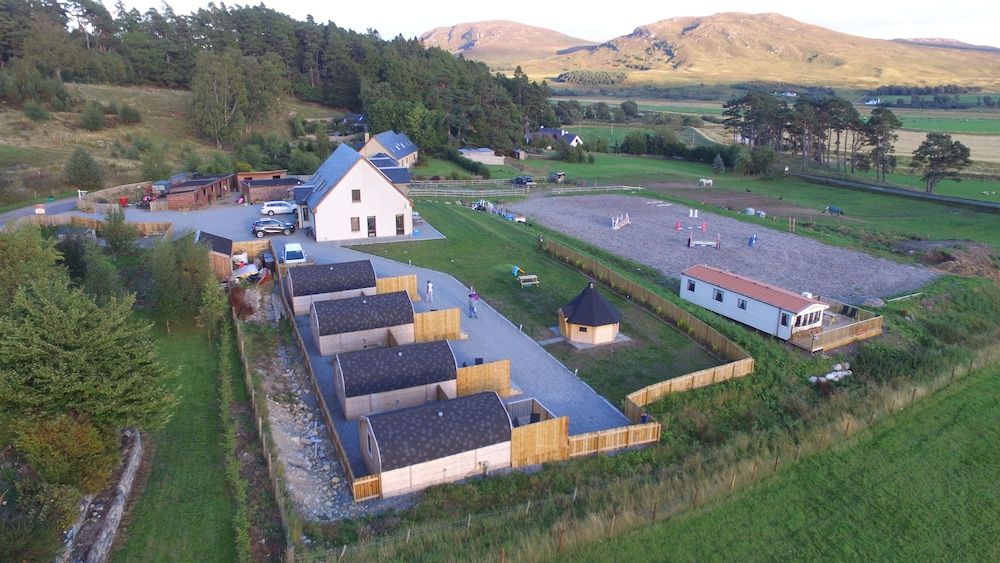 Tigh an Each B&B & Laggan Glamping Deluxe Chalet, 1 Bedroom, Kitchen, Mountain View 11