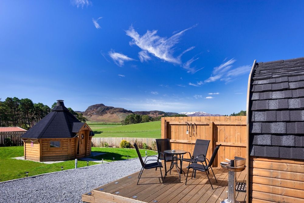 Tigh an Each B&B & Laggan Glamping Deluxe Chalet, 1 Bedroom, Kitchen, Mountain View 9