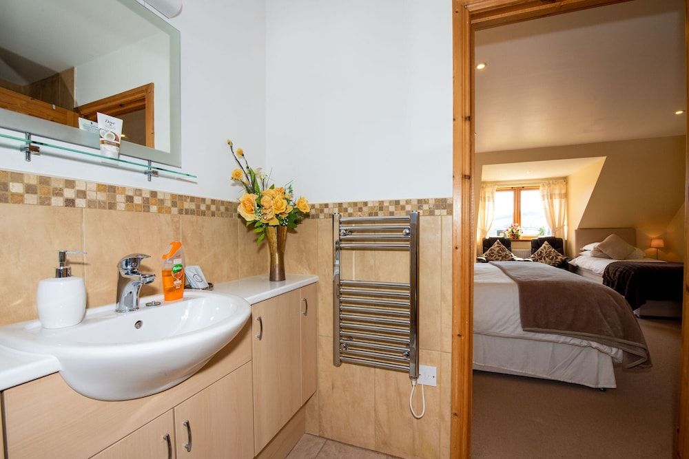 Tigh an Each B&B & Laggan Glamping Family Suite, 1 Bedroom, Private Bathroom, Mountain View 6