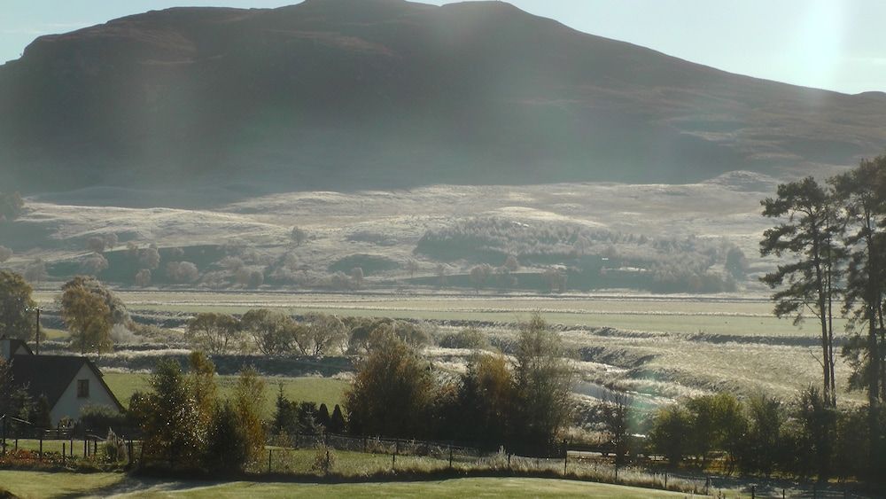 Tigh an Each B&B & Laggan Glamping Deluxe Chalet, 1 Bedroom, Kitchen, Mountain View 10