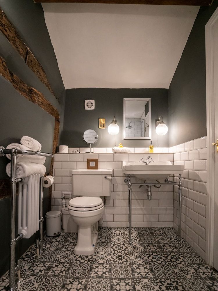 The Bridge Luxury Room, 1 King Bed 6