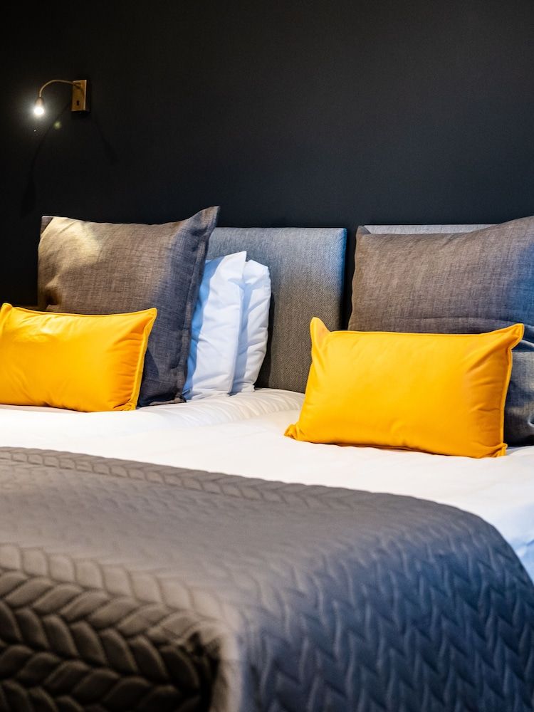 The Bridge Riverside Deluxe Twin 2