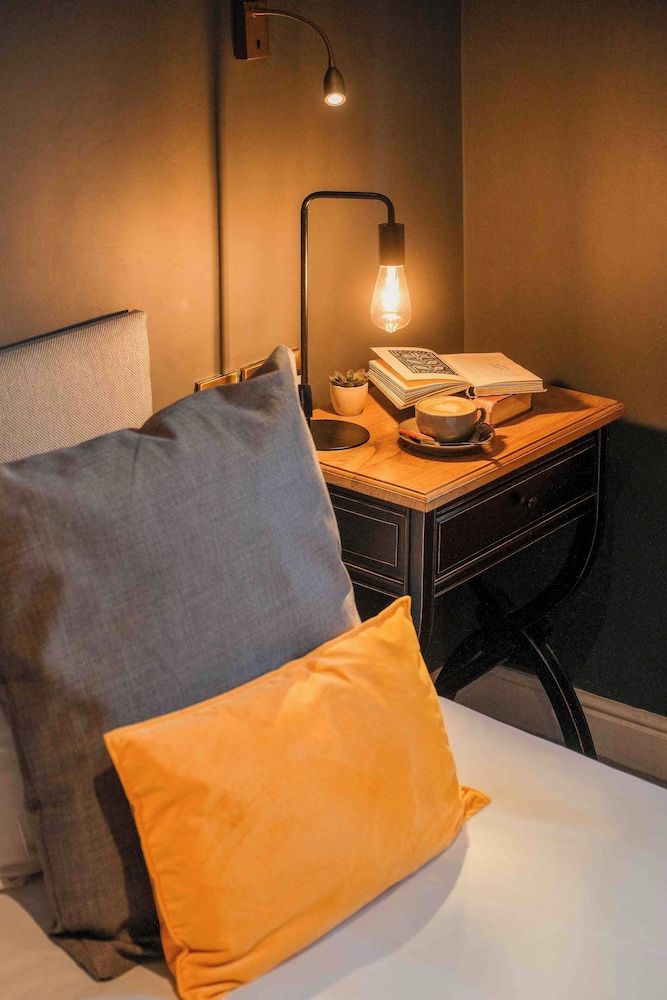 The Bridge Riverside Deluxe Twin 7