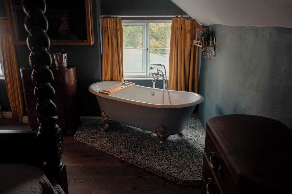 The Bridge Luxury Room, 1 King Bed 13