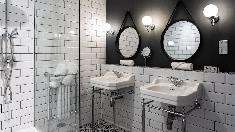 The Bridge Riverside Deluxe Twin 6